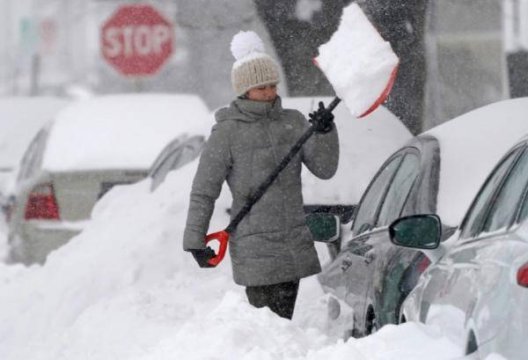 美国暴风雪已致7人死亡 多州进入紧急状态